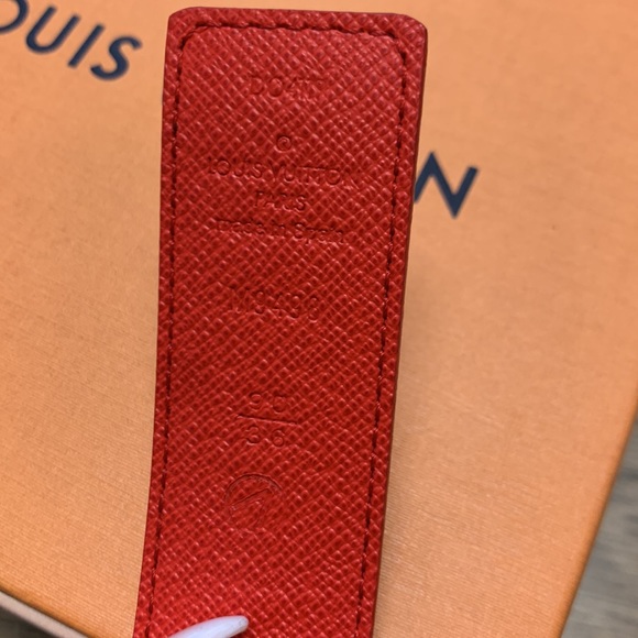 New in box reversible Louis Vuitton monogram belt - Picture 3 of 6